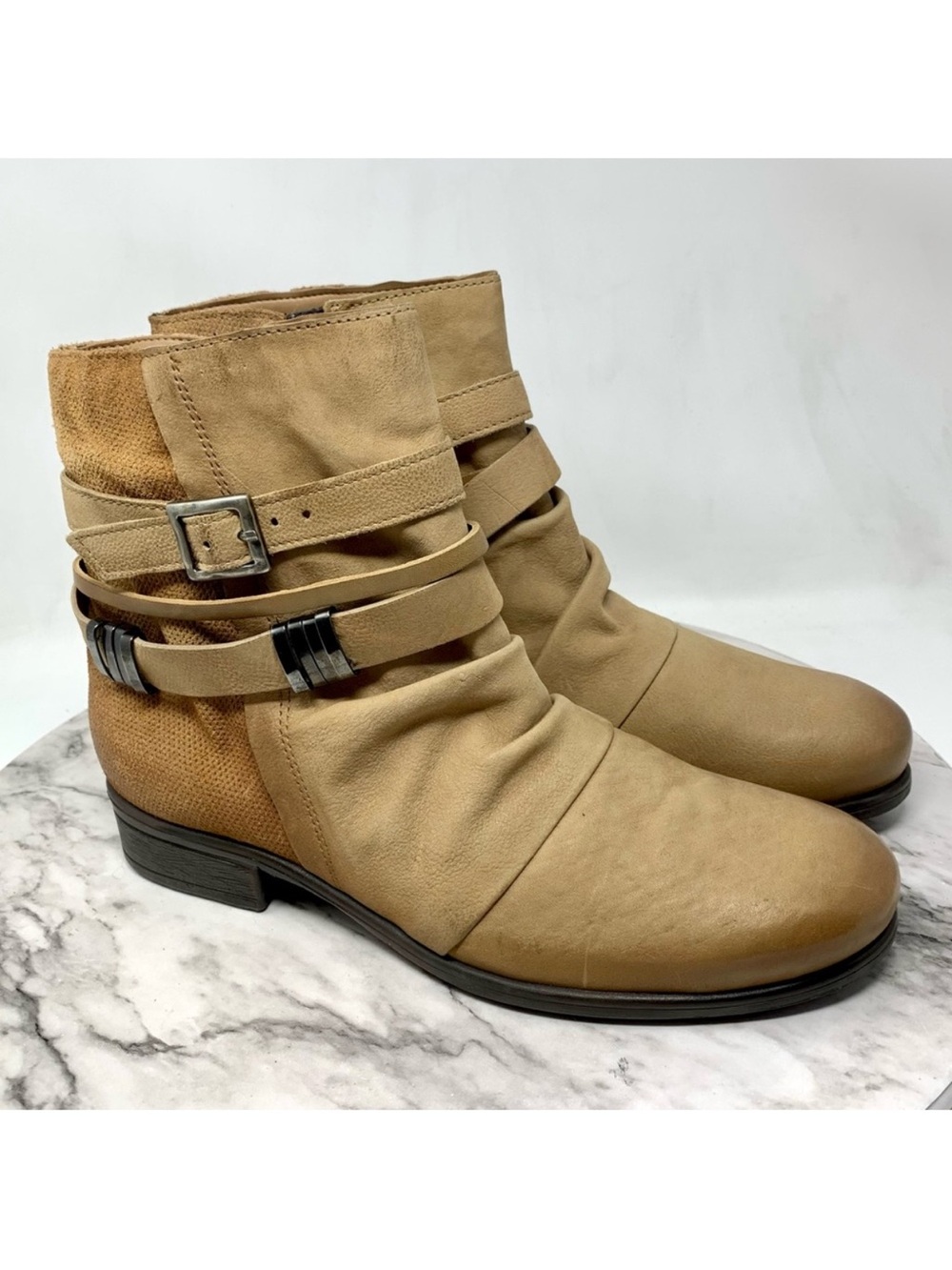 Miz Mooz Scarborough Sand Leather Buckle Detail Moto Boots 39 Wide Boho Edgy